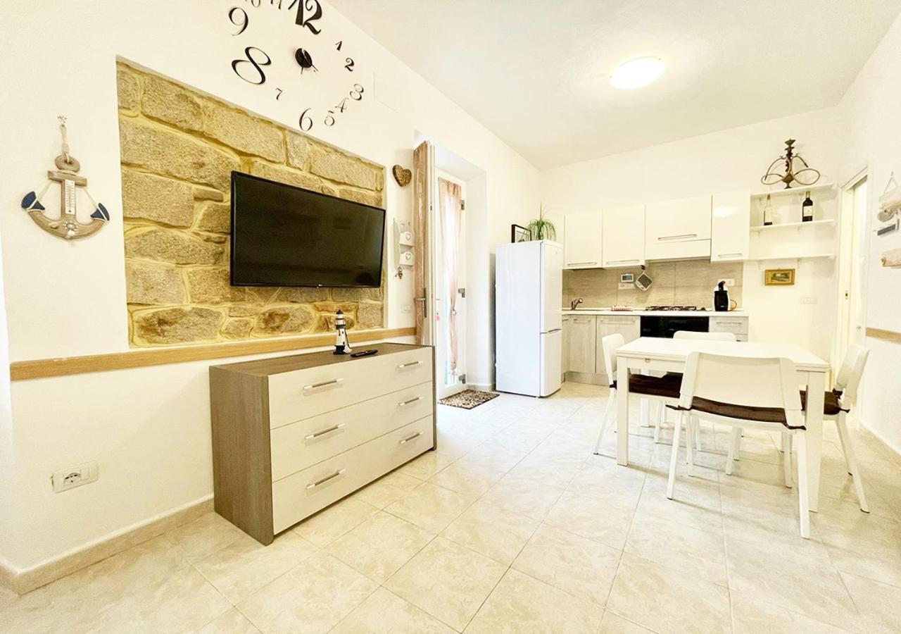 Pgs Immobiliare Srls Residenza Marino Bilocale In Centro Storico La Maddalena Apartment La Maddalena  Ngoại thất bức ảnh